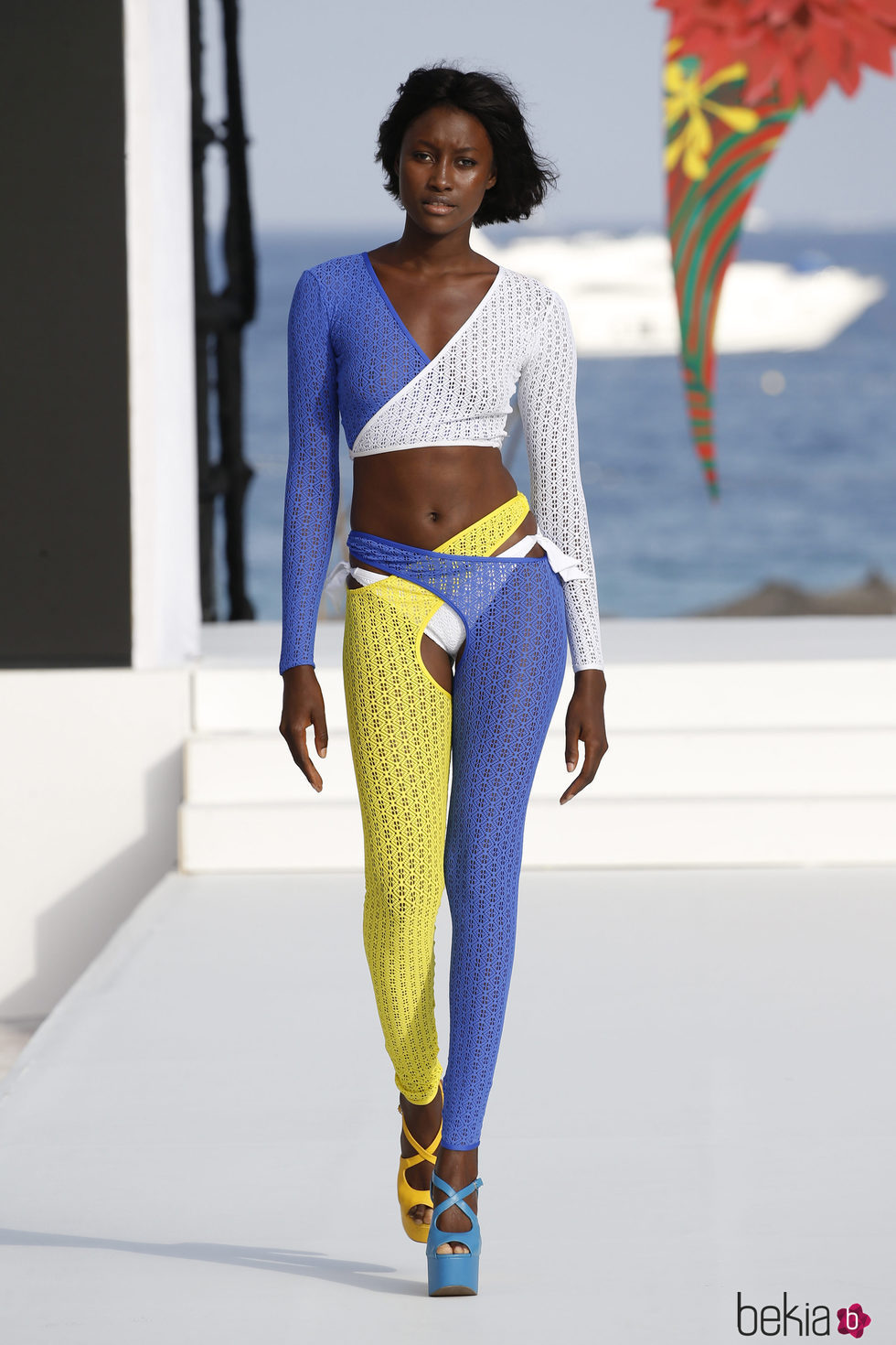 Conjunto tricolor de Andrés Sardá para la colección 'High Season' en MBFW IBIZA