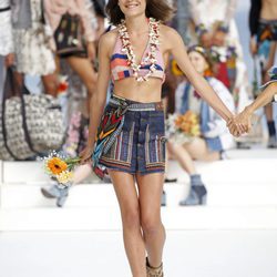 Falda vaquera con botones de Desigual de la Fashion Week de Ibiza 2017