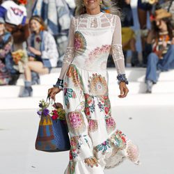 Vestido blanco estampado de Desigual de la Fashion Week de Ibiza 2017
