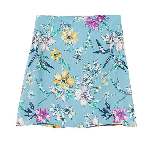 Minifalda azul con flores de Bershka de la colección de verano 2017