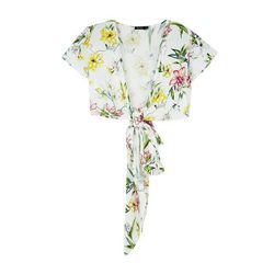 Crop top blanco con estampado floral de Bershka de la colección de verano 2017
