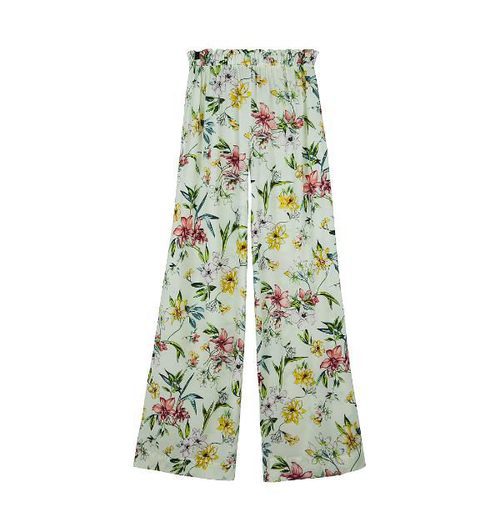 Pantalón palazzo con estampado floral de Bershka de la colección de verano 2017