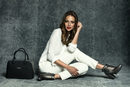 Eva González con botines metalizados y con bolso Fabiola de la colección otoño/invierno 2017/2018 de MARIAMARE