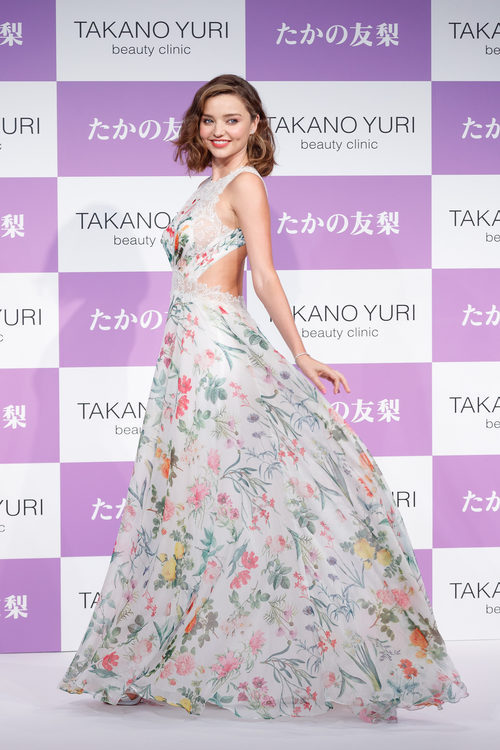 Miranda Kerr con vestido floral