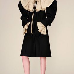 Abrigo estructurado de la colección primavera 2018 de Nina Ricci