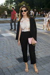 Marta Torné con top con transparencias y pantalones de tiro alto