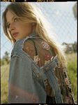 Chaqueta vaquera con transparencias de la colección femenina de Bershka 2017