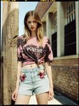 Camiseta con degrado y shorts de la colección femenina de Bershka 2017