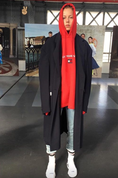 Sudadera de la colección cápsula de Vetements y Tommy Hilfiger
