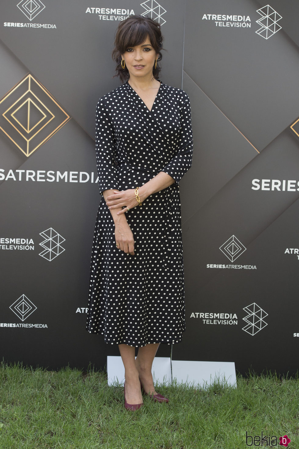 Verónica Sánchez con vestido de lunares