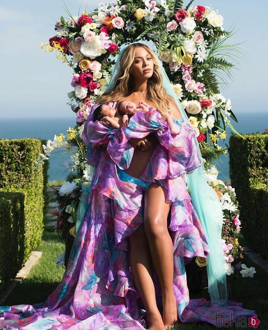 Beyoncé presenta a sus bebés vestida de Palomo Spain