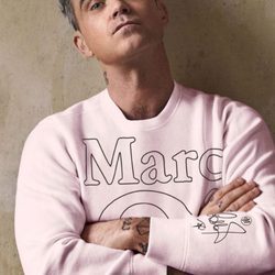 Robbie Williams apuesta por el rosa para su colección de sudaderas de MARCO'O POLO