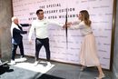 Robbie Williams abriendo el panel de su colección con MARCO'O POLO