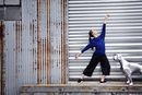 Bailarina del NYC Ballet con sudadera y pantalones de la 'Velvet Rope Collection' de Puma