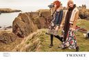 Stella Maxwell y Stella Lucia con estampado floral de la campaña 'On the road' de Twinset