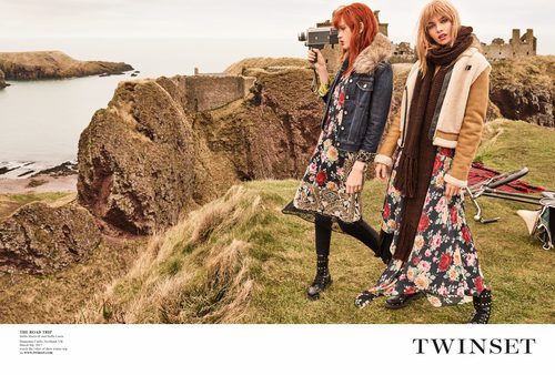 Stella Maxwell y Stella Lucia con estampado floral de la campaña 'On the road' de Twinset