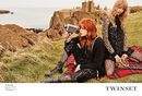 Stella Maxwell y Stella Lucia con lentejuelas en la campaña 'On the road' de Twinset