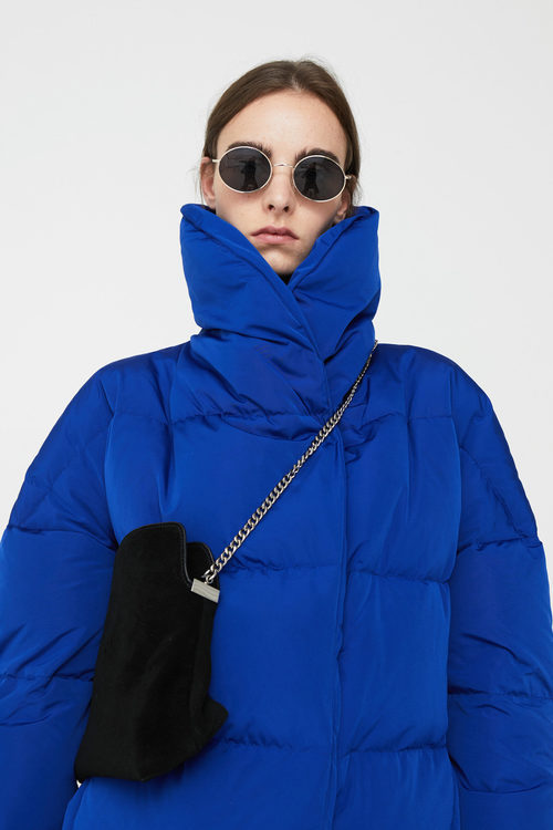 Abrigo de plumas azul de Mango otoño 2018