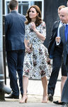 Kate Middleton con top y falda estampados de Erdem