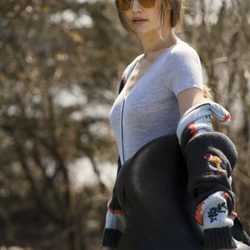 Gigi Hadid con gafas estilo retro para su colección 'Gigi Hadid for Vogue Eyewear'