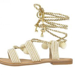 Sandalias boho con pompones beige de la colección 'Bali' de Gioseppo