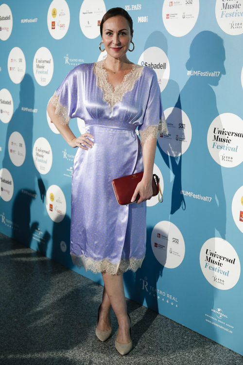 Ana Milán con un vestido lencero