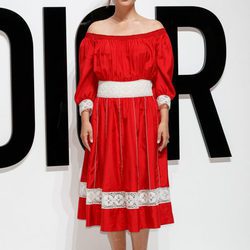Natalie Portman con un vestido ibicenco rojo