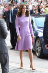 Kate Middleton con un vestido midi color lavanda