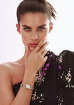 Sara Sampaio posando para la colección otoño/invierno 2017/2018 de Pinko