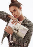 Sara Sampaio con chaqueta de tweed para la colección otoño/invierno 2017/2018 de Pinko