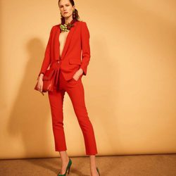 Blazer y pantalón rojos de la colección 'Heaven' de Dolores Promesas