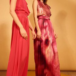 Vestidos con falda plisada de la colección 'Heaven' de Dolores Promesas