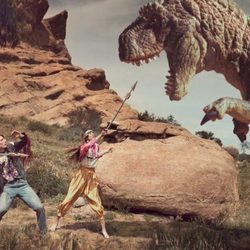 Modelos posando con un dinosaurio para la campaña otoño/invierno 2017/2018 de Gucci