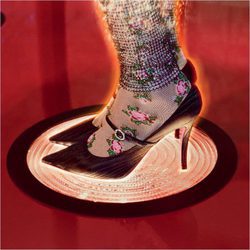 Tacones con calcetines estampados para la campaña otoño/invierno 2017/2018 de Gucci