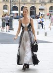 Céline Dion con vestido de encaje y tul estampado