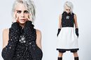 Cara Delevingne con vestido blanco y negro de la colección otoño/invierno 2017 de Chanel