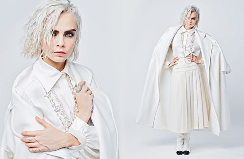 Cara Delevingne con total look blanco de la colección otoño/invierno 2017 de Chanel