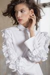 Blusa blanca con volantes de la colección otoño/invierno 2017 de Trucco
