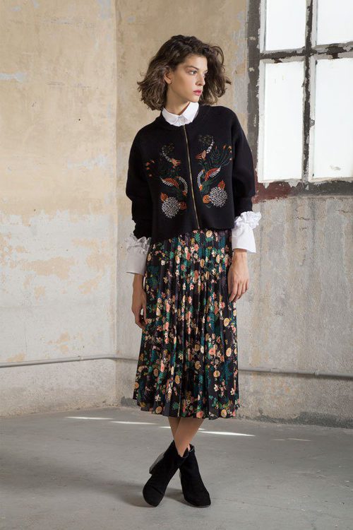 Bomber negra y falda midi de la colección otoño/invierno 2017 de Trucco
