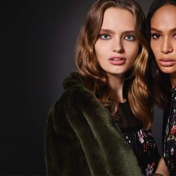 Abrigo verde y blusa estampada de la colección otoño/invierno 2017/2018 de Liu Jo