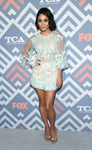 Vanessa Hudgens con vestido azul verdoso con tul