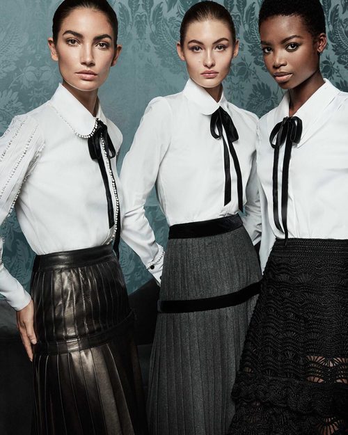 Modelos posando para la campaña otoño/invierno 2017/2018 de Carolina Herrera