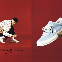 Modelo azul de la nueva colección 'The One Star x Golf le Fleur' de Converse