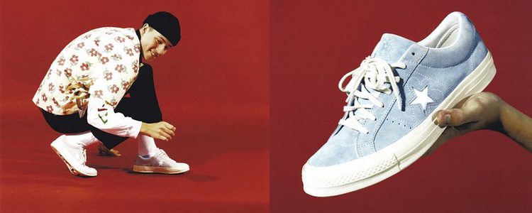 Modelo azul de la nueva colección 'The One Star x Golf le Fleur' de Converse
