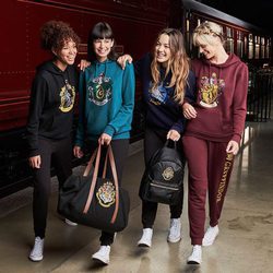 Chandal estampado en varios colores de la colección de Primark firmada por Harry Potter