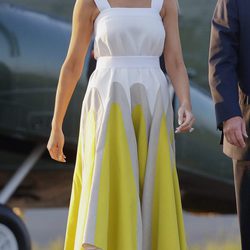 Melania Trump con vestido tricolor con vuelo