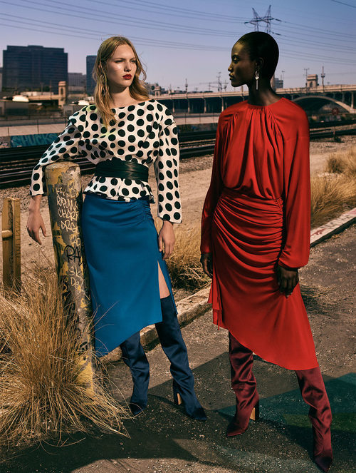 Blusa de topos blanca y negra y vestido rojo de la colección prefall de Zara