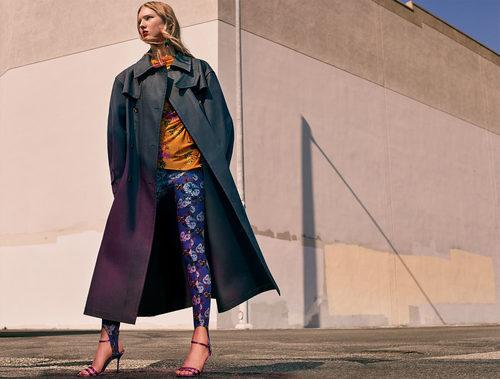 Abrigo largo y pantalones estampados de la colección prefall de Zara