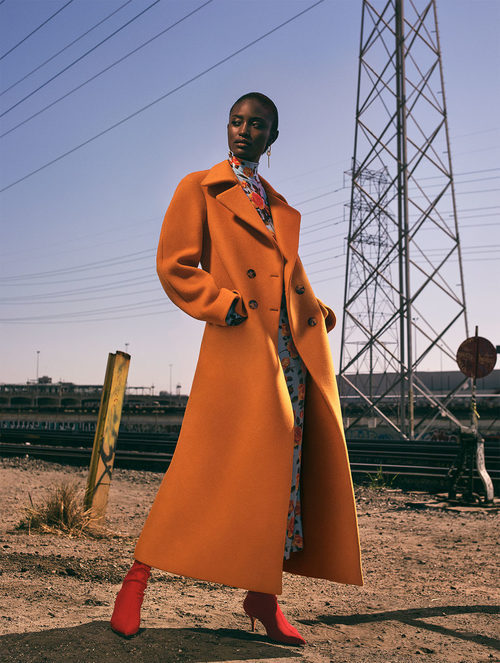 Abrigo oversize naranja de la colección prefall de Zara