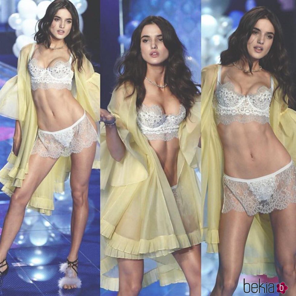 Blanca Padilla desfilando para Victoria's Secret en el año 2014